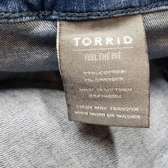 Torrid Cropped Boyfriend Jeans Size 26 Raw Cuff Mid Rise - Picture 12 of 16